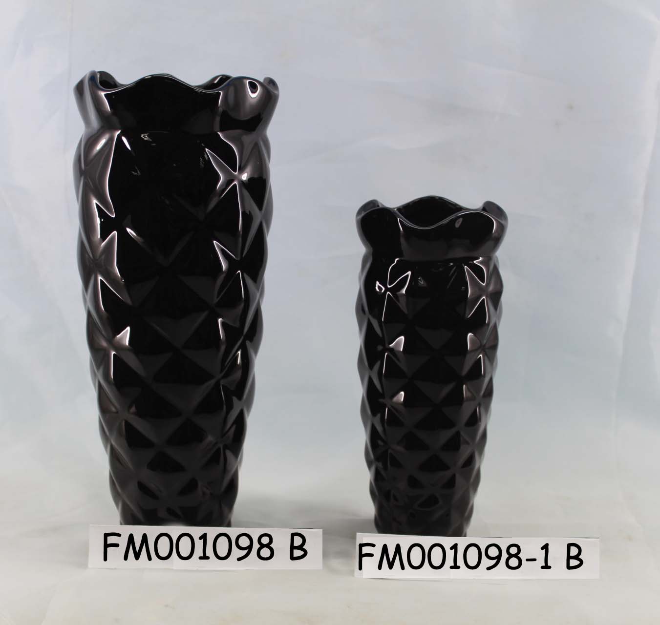 Home Decoration-Vases with Embossed Features